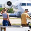 Justin Bieber et Hailey Baldwin embarquent à bord d'un jet privé à Miami, le 12 juin 2018.