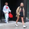 Hailey Baldwin sort de son appartement en compagnie de Justin Bieber à New York, le 13 juin 2018.