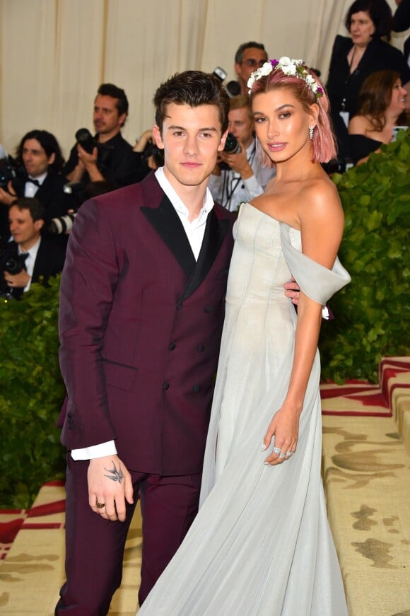 Shawn Mendes et Hailey Baldwin sur le tapis rouge du Met Gala à New York, le 7 mai 2018.