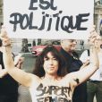 Elsa Wolinski : "Mon corps est politique." La journaliste manifeste avec les Femen, mai 2017.