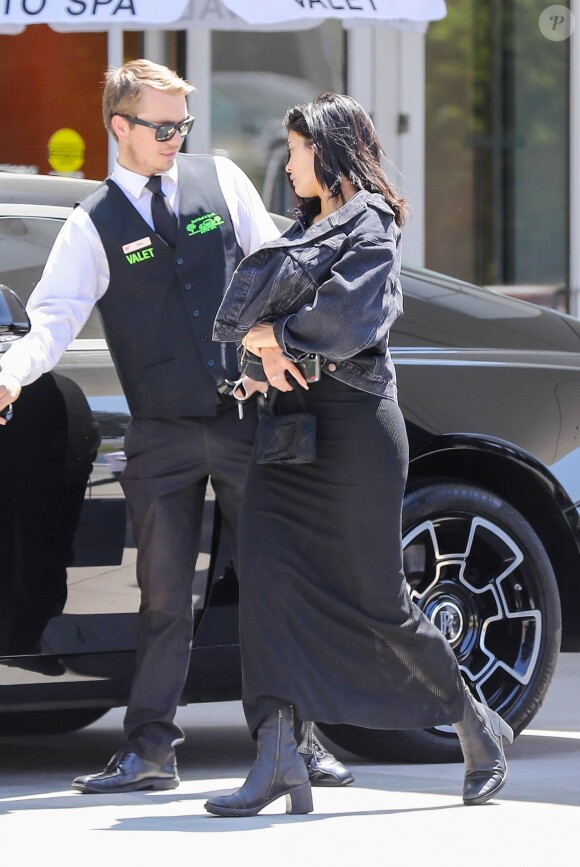 Exclusif - Kylie Jenner fait du shopping à Calabasas le 23 juin 2018