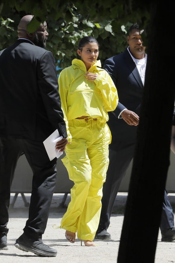 Kylie Jenner à la sortie du défilé de mode Homme printemps-été 2019 "Louis Vuitton" à Paris le 21 juin 2018.