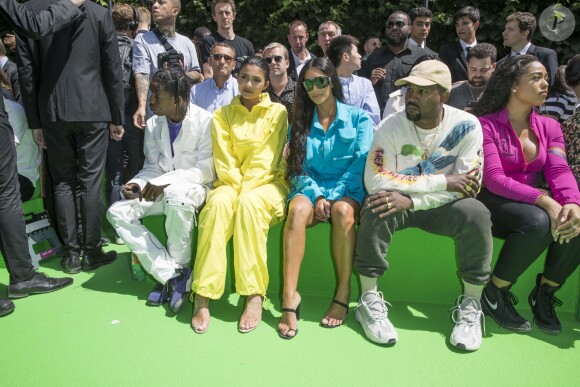 Travis Scott, sa compagne Kylie Jenner, Kim Kardashian, Kanye West, Jordyn Woods - People au défilé de mode Homme printemps-été 2019 "Louis Vuitton" à Paris. Le 21 juin 2018 © Olivier Borde / Bestimage
