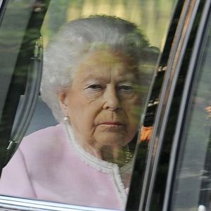 La reine Elizabeth II arrive pour visiter l'exposition florale de Chelsea à Londres, le 21 mai 2018.