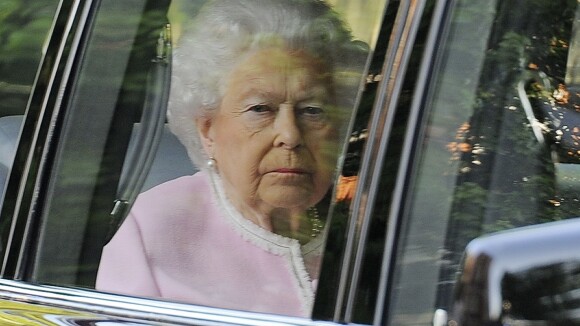 Elizabeth II : La reine refuserait de se faire opérer...