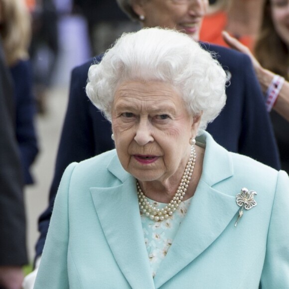 La reine Elizabeth II au Chelsea RHS Flower Show 2016 à Londres, le 23 mai 2016.