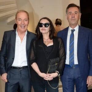 Tony Gomez, Béatrice Dalle, Robert Bartoux lors de l'inauguration de la galerie Bartoux à Paris le 28 juin 2018. © Rachid Bellak / Bestimage