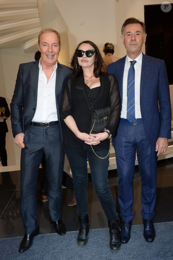 Tony Gomez, Béatrice Dalle, Robert Bartoux lors de l'inauguration de la galerie Bartoux à Paris le 28 juin 2018. © Rachid Bellak / Bestimage