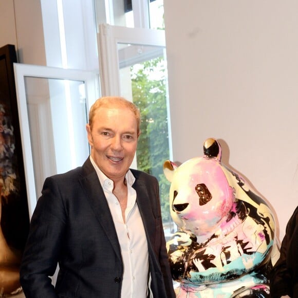 Tony Gomez, Béatrice Dalle lors de l'inauguration de la galerie Bartoux à Paris le 28 juin 2018. © Rachid Bellak / Bestimage