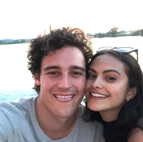 Camila Mendes et son chéri Victor Houston posent sur Instagram. Juillet 2018