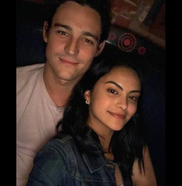 Camila Mendes et son chéri Victor Houston posent sur Instagram. Juillet 2018