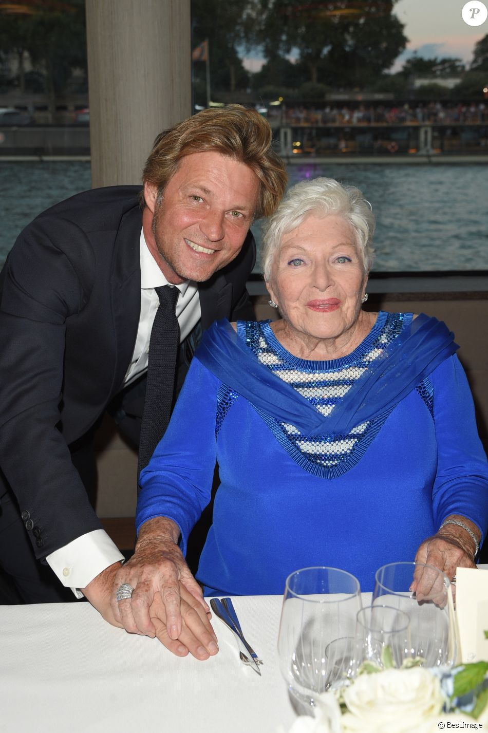 Semi Exclusif Laurent Delahousse Line Renaud Soiree Du 90eme Anniversaire De Line Renaud Sur Le Bateau Potel Et Chabot Pavillon Seine A Paris Le 2 Juillet Purepeople