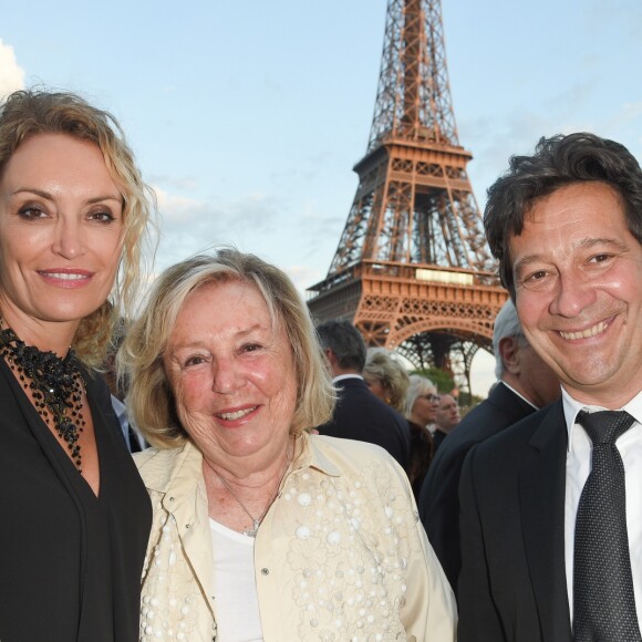 Maryvonne Pinault entre Laurent Gerra et sa compagne Christelle Bardet - Soirée du 90ème anniversaire de Line Renaud sur le Bateau Potel et Chabot "Pavillon Seine" à Paris le 2 juillet 2018. © Coadic Guirec/Bestimage