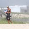 Hailey Baldwin et Justin Bieber à la plage dans les Hamptons, le 3 juillet 2018.