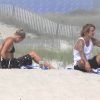Hailey Baldwin et Justin Bieber à la plage dans les Hamptons, le 3 juillet 2018.