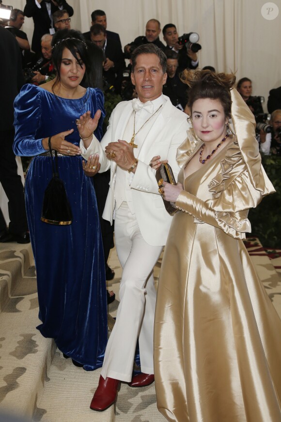 Lena Dunham célébrant l'ouverture de l'exposition Heavenly Bodies: Fashion and the Catholic Imagination, au Metropolitan Museum of Art à New York, le 7 mai 2018.