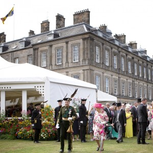 La reine Elizabeth II d'Angleterre lors de la garden party au palais de Holyroodhouse à Edimbourg le 4 juillet 2018.