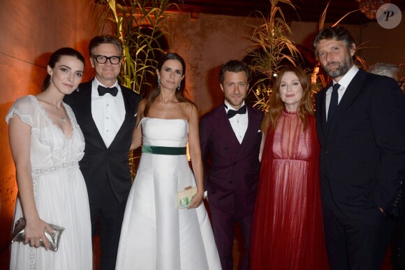Bee Shaffer, Colin Firth et sa femme Livia, Francesco Carrozzini, Julianne Moore et son mari Bart Freundlich lors du dîner des "Franca Sozzani Awards" au 74ème Festival International du Film de Venise (Mostra), le 1er septembre 2017.