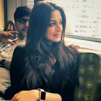 Sonali Bendre : Atteinte d'un cancer, la star bollywoodienne coupe ses cheveux