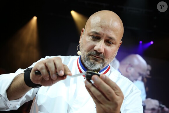 Exclusif - Frédéric Anton - Le chef Frédéric Anton et le compositeur Thomas Roussel présentent une partition musicale inédite en live lors de l'évènement "Opera Food" au Trianon à Paris le 8 Novembre 2017 ou instruments de musique et instruments de cuisine se répondent simultanément sous les yeux des convives attablés. © Denis Guignebourg/Bestimage