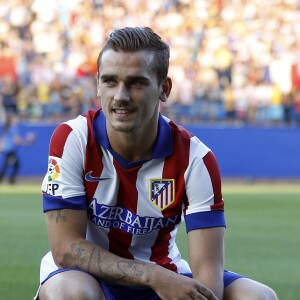 L'attaquant de l'équipe de France de football, Antoine Griezmann signe dans le club de l'Atletico Madrid en Espagne le 21 juillet 2014.