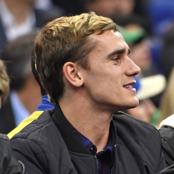 Antoine Griezmann et Alexandre Lacazette - People assistent au match de basket de la NBA entre les Boston Celtics et les 76ers de Philadelphie à Londres le 11 janvier 2018.