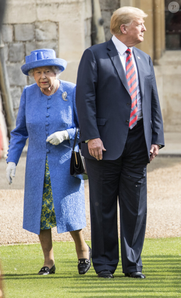 La reine Elizabeth II recevait le président Donald Trump et sa femme Melania au château de Windsor le 13 juillet 2018 et a été obligé de contourner le président américain qui s'était stoppé net devant elle après lui avoir brûlé la politesse.