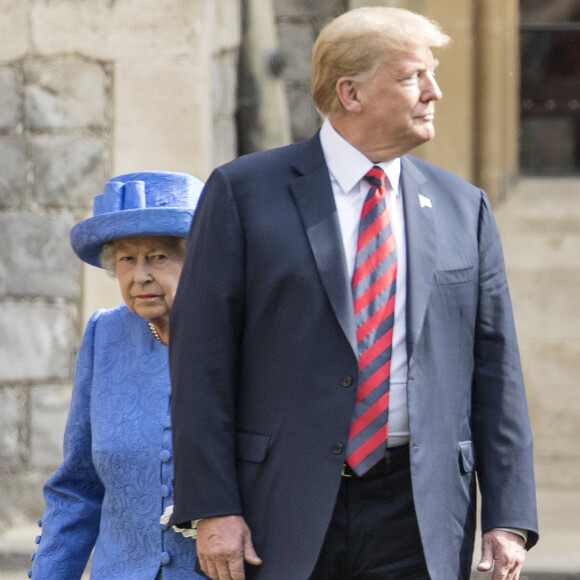 La reine Elizabeth II recevait le président Donald Trump et sa femme Melania au château de Windsor le 13 juillet 2018 et a été obligé de contourner le président américain qui s'était stoppé net devant elle après lui avoir brûlé la politesse.