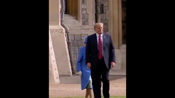 Donald Trump a enfreint le protocole royal en tournant le dos à Elizabeth II et en passant devant elle, le 13 juillet 2018 à Windsor.