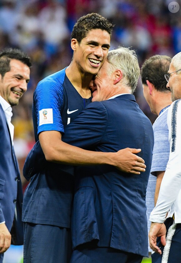 Raphaël Varane et Didier Deschamps - Finale de la Coupe du Monde de Football 2018 en Russie à Moscou, opposant la France à la Croatie (4-2) le 15 juillet 2018 © Moreau-Perusseau / Bestimage