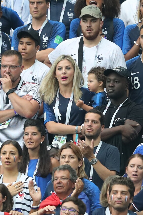 Camille Tytgat (femme de R.Varane) et son fils Ruben - People au stade Loujniki lors de la finale de la Coupe du Monde de Football 2018 à Moscou, opposant la France à la Croatie à Moscou le 15 juillet 2018 .© Cyril Moreau/Bestimage