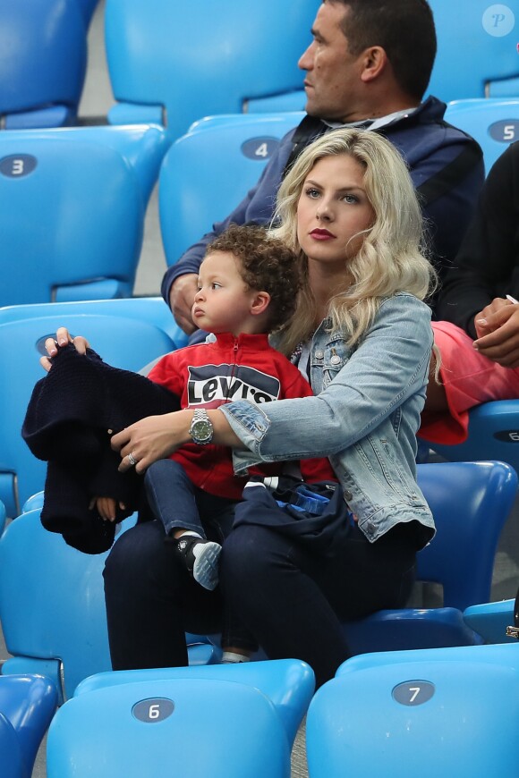 Camille Tytgat (femme de R.Varane) et son fils Ruben - Célébrités dans les tribunes lors de la demi-finale de la coupe du monde opposant la France à la Belgique à Saint-Pétersbourg, Russie, le 10 juillet 2018. La France a gagné 1-0. © Cyril Moreau/Bestimage