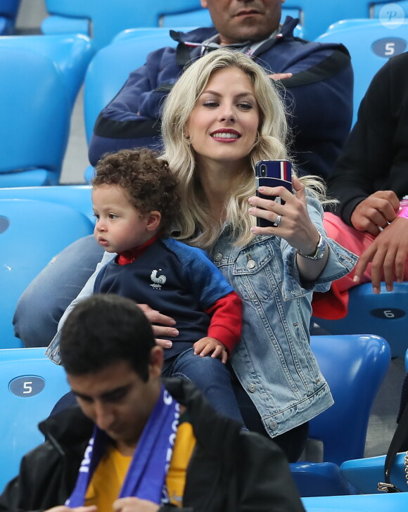 La femme de R. Varane, Camille Tytgat et son fils Ruben - Célébrités dans les tribunes lors de la demi-finale de la coupe du monde opposant la France à la Belgique à Saint-Pétersbourg le 10 juillet 2018 © Cyril Moreau/Bestimage