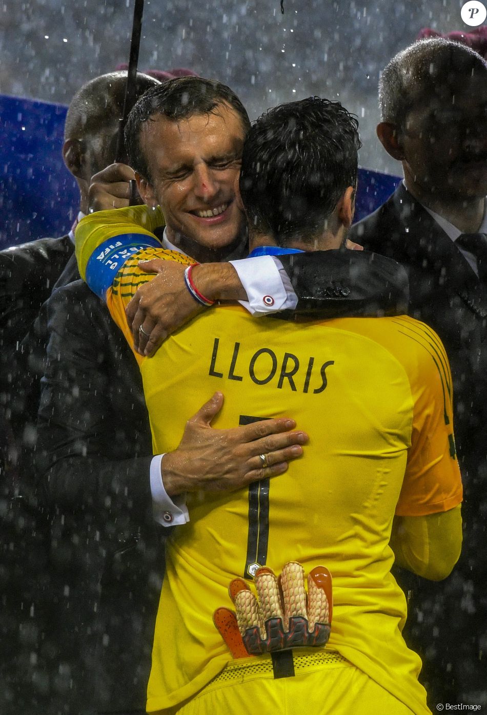 Le président Emmanuel Macron et Hugo Lloris - Finale de la Coupe du ...