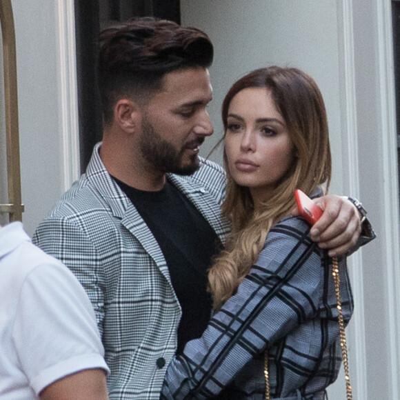 Exclusif - Nabilla Benattia et son compagnon Thomas Vergara vont déjeuner dans le restaurant l'Alcazar à Paris le 19 juin 2018.