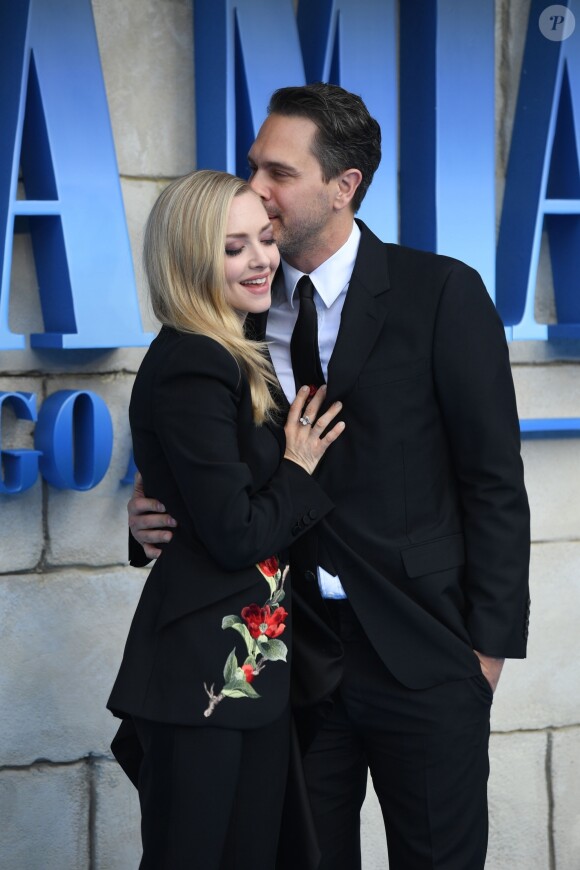 Amanda Seyfried et son mari Thomas Sadoski à l'avant-première de "Mamma Mia! Here We Go Again" au cinéma Eventim Apollo à Londres, le 16 juillet 2018.