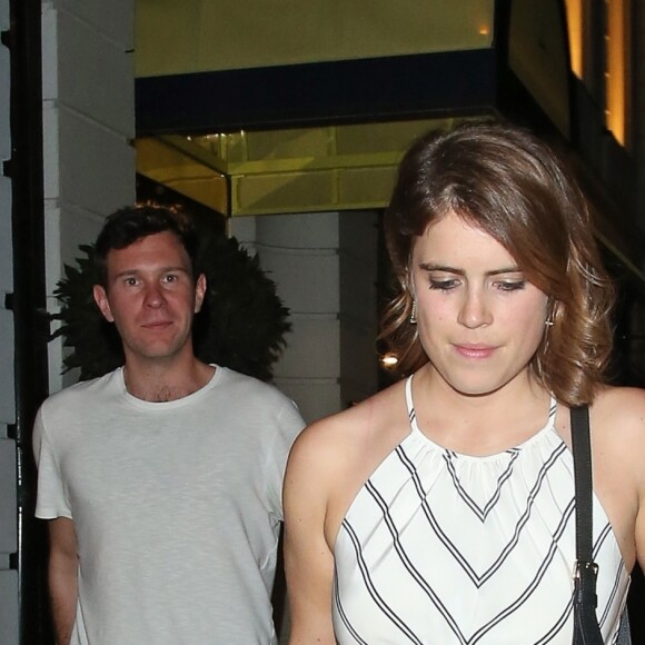 La princesse Eugenie d'York et son fiancé Jack Brooksbank à la sortie du restaurant "Isabel" à Londres, le 28 juin 2018.