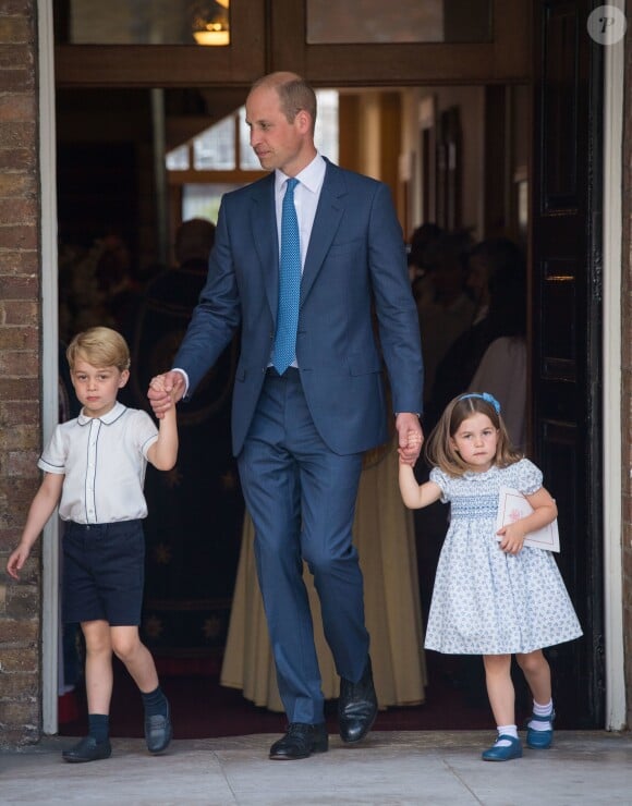 Le prince George de Cambridge et sa famille lors du baptême du prince Louis de Cambridge le 9 juillet 2018 au palais St James à Londres.