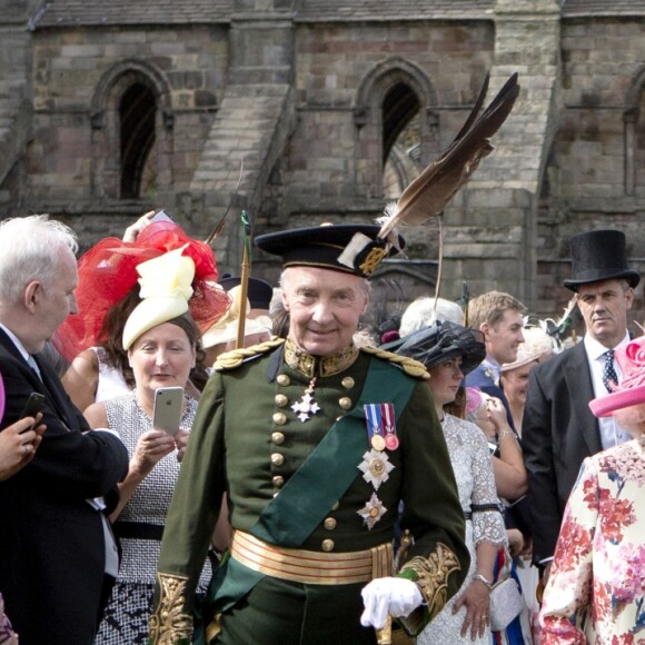 La reine Elizabeth II lors de sa garden party annuelle au palais de Holyroodhouse à Edimbourg le 4 juillet 2018.