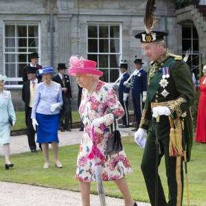 La reine Elizabeth II lors de sa garden party annuelle au palais de Holyroodhouse à Edimbourg le 4 juillet 2018.