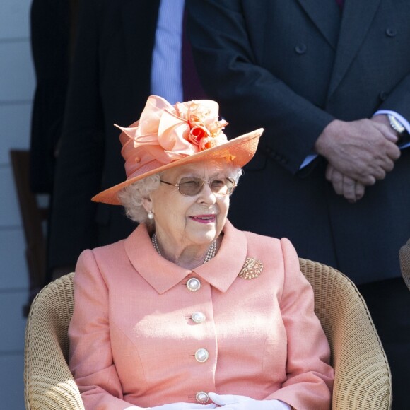 La reine Elizabeth II et le prince Philip, duc d'Edimbourg, lors de la finale de la Royal Windsor Cup le 24 juin 2018.