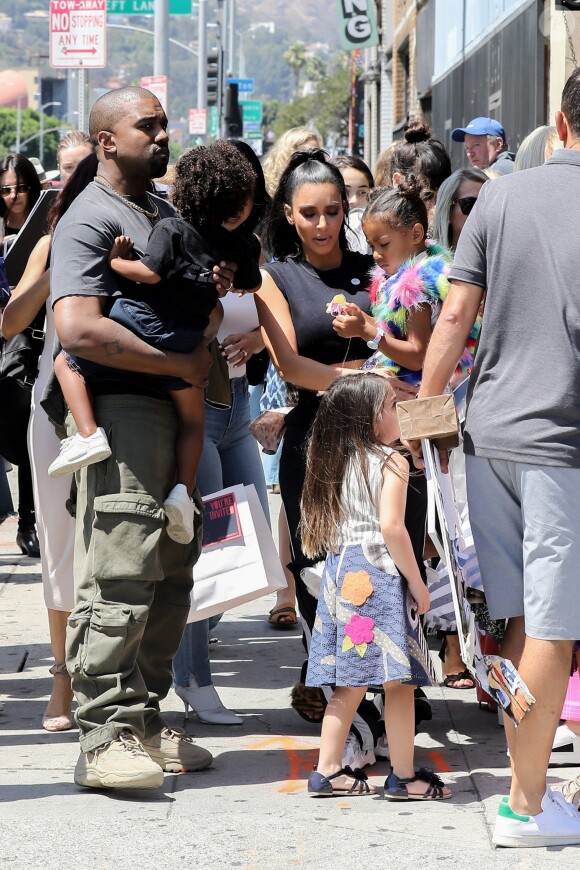Kim Kardashian avec son mari Kanye West et leurs enfants Saint West et North West - Les Kardashians sont allés déjeuner avec leurs enfants au restaurant Carousel à Los Angeles, le 13 juillet 2018