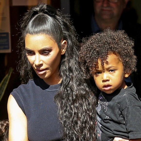 Kim Kardashian avec ses enfants Saint West et North West - Les Kardashians sont allés déjeuner avec leurs enfants au restaurant Carousel à Los Angeles, le 13 juillet 2018.