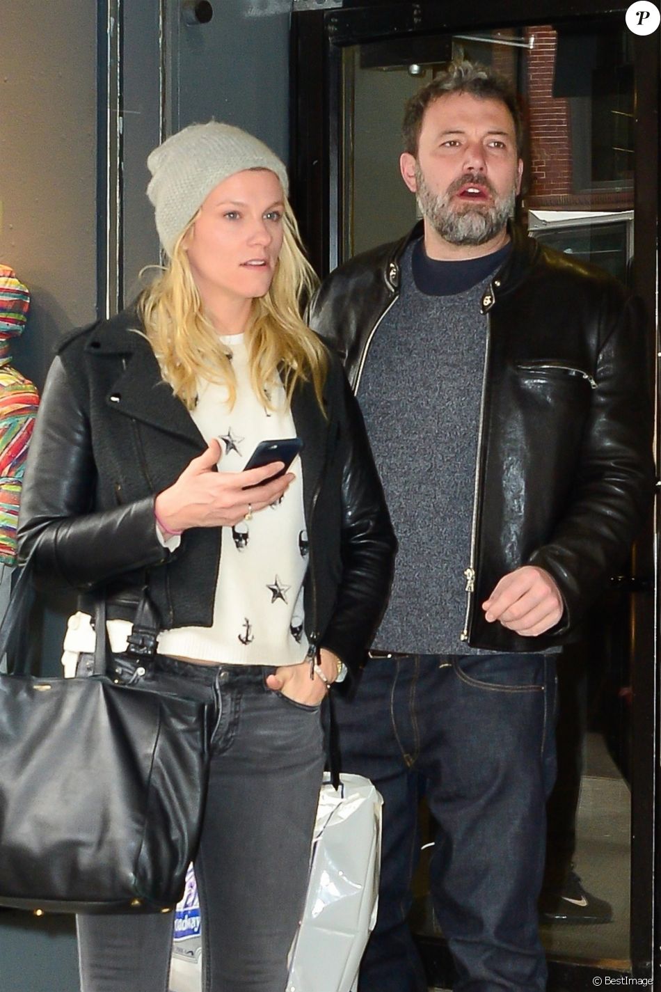 Ben Affleck Et Sa Compagne Lindsay Shookus Font Du Shopping Chez Paragon Sport à New York Le 22 8184