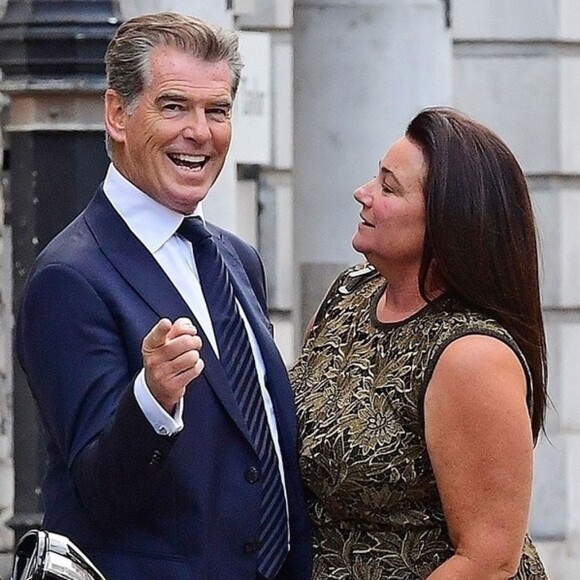 Exclusif - Pierce Brosnan et sa femme Keely Shaye Smith sont allés dîner avec leur fils Dylan au restaurant Scott's dans le quartier de Mayfair à Londres, le 17 juillet 2018.