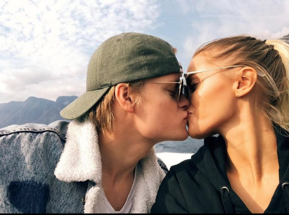Marius Borg Hoiby, fils de la princesse Mette-Marit de Norvège, a officialisé son histoire d'amour avec le mannequin Juliane Snekkestad sur Instagram le 29 juillet 2018.
