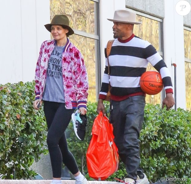 Exclusif - Katie Holmes et son compagnon Jamie Foxx sont allés jouer au basket en amoureux le jour de la St Valentin à Los Angeles, le 14 février 2018