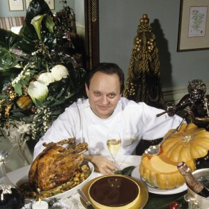 En France, à Paris, portrait de Joël ROBUCHON dans la salle de son restaurant LE JAMIN © Alain Canu via Bestimage