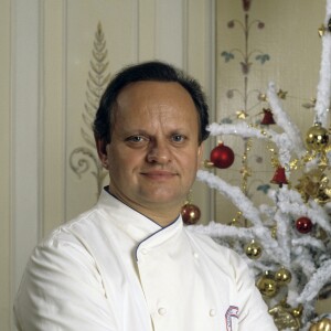 En France, à Paris, portrait de Joël ROBUCHON dans une salle de restaurant © Bruno Schneider via Bestimage
