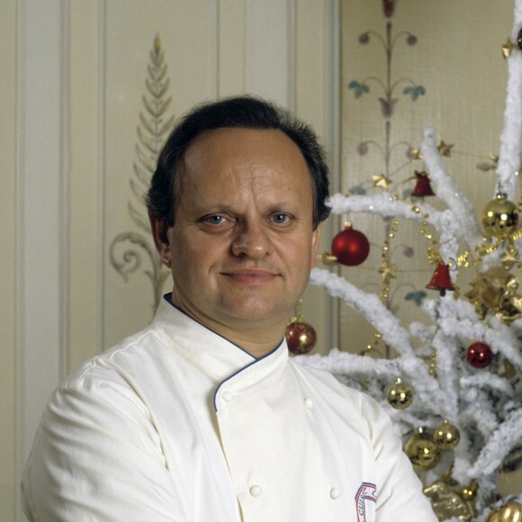 En France, à Paris, portrait de Joël ROBUCHON dans une salle de restaurant © Bruno Schneider via Bestimage